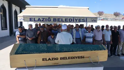 Emekli maaşını çekmeye çıkmıştı: Yarım saat içinde 2 otomobilin çarptığı adam hayatını kaybetti