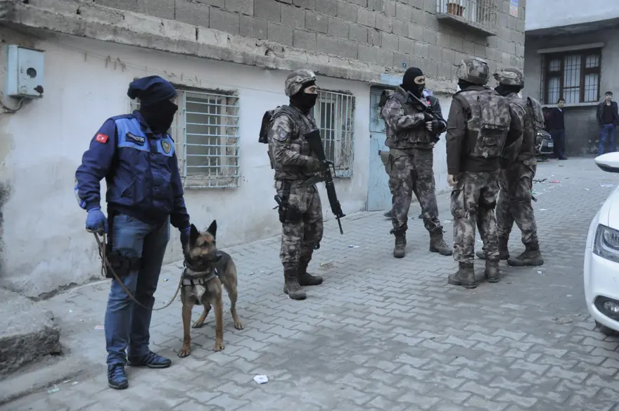 200 polisle şafak operasyonu 2 200 polisle şafak operasyonu 2