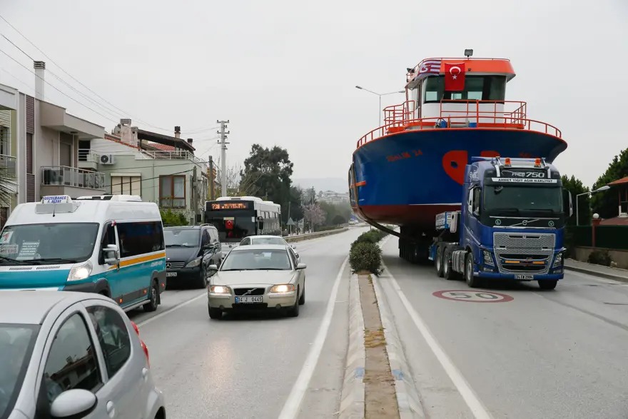 TIR arızalandı, karayolu ulaşıma kapandı 3 TIR arızalandı, karayolu ulaşıma kapandı 3