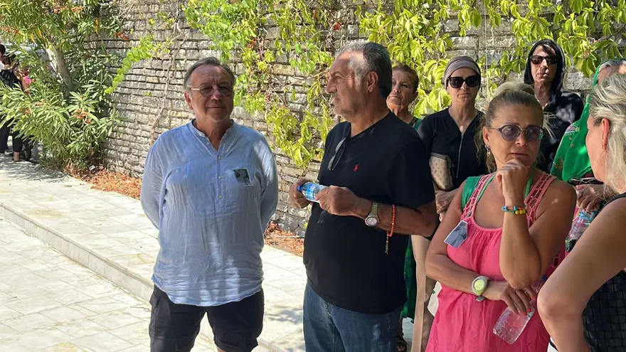 Oyuncu Hakan Yılmaz’ın babası son yolculuğuna uğurlandı 9