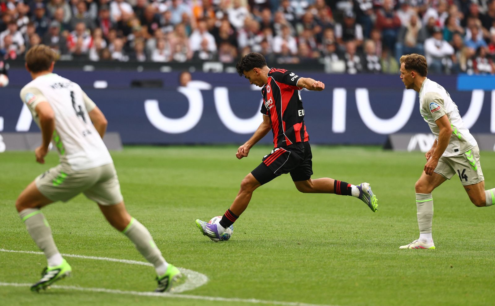 Can Uzun'dan müthiş başlangıç: 1 gol 1 asist yaptı, galibiyet geldi