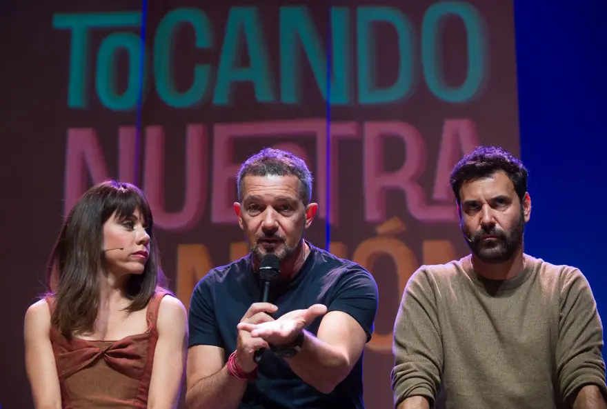 "They’re Playing our Song" müzikalinin basına ön gösterimi yapıldı 13