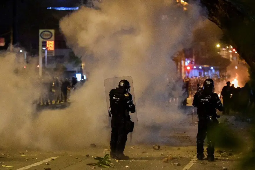 Kolombiya'da polis şiddeti protestoları: 10 ölü 3