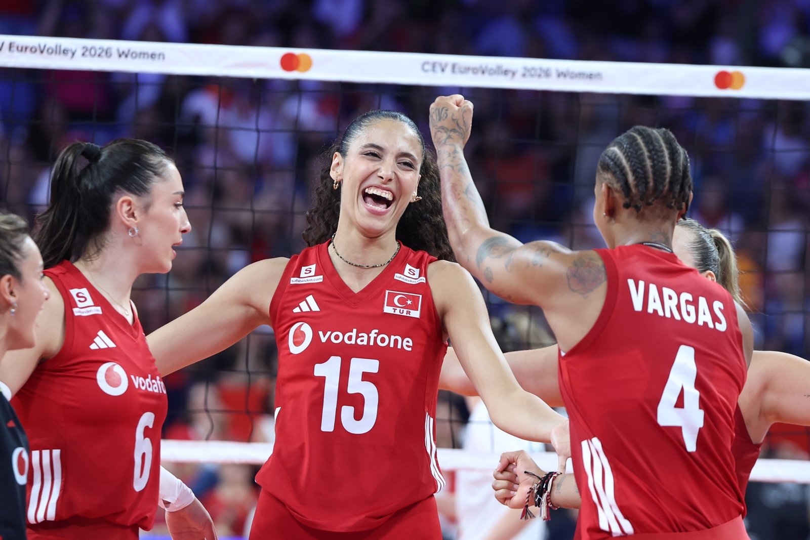 Türkiye-Almanya voleybol maçı ne zaman, saat kaçta ve hangi kanalda? Filenin Sultanları galibiyet için parkede