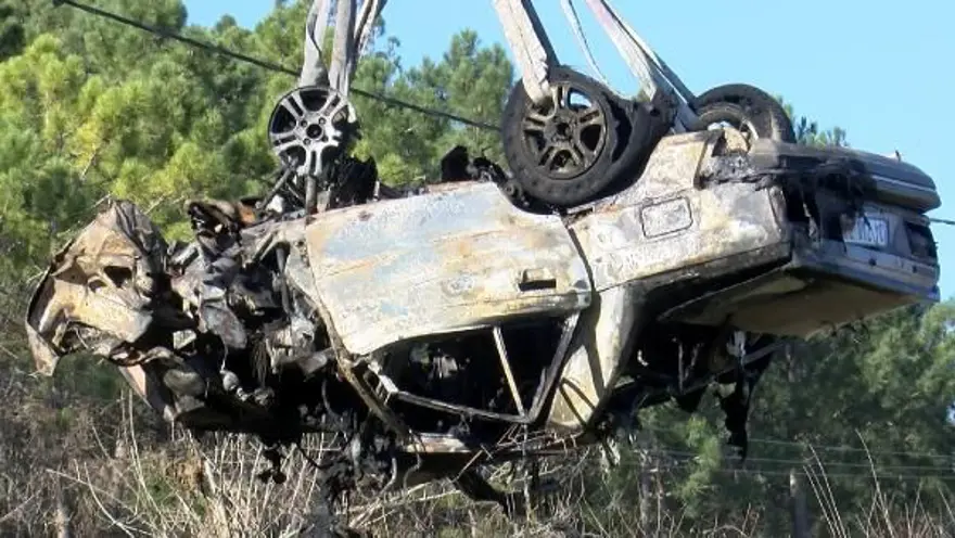 Çatalca’da şarampole yuvarlanan otomobil alev aldı: 2 ölü, 3yaralı 3 Çatalca’da şarampole yuvarlanan otomobil alev aldı: 2 ölü, 3yaralı 3