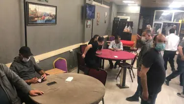 Tam kapanmada dernekte kumar partisine polis baskını