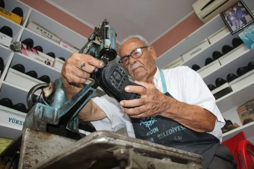 "Doktor" lakabıyla tanınıyor: 75 yıldır baba mesleğini yapıyor 