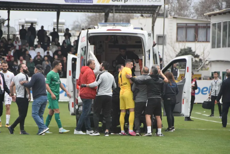 Bodrum FK-Eyüpspor maçında ortalık karıştı: Arda Turan'a yabancı madde atıldı, bir futbolcu hastaneye kaldırıldı 6