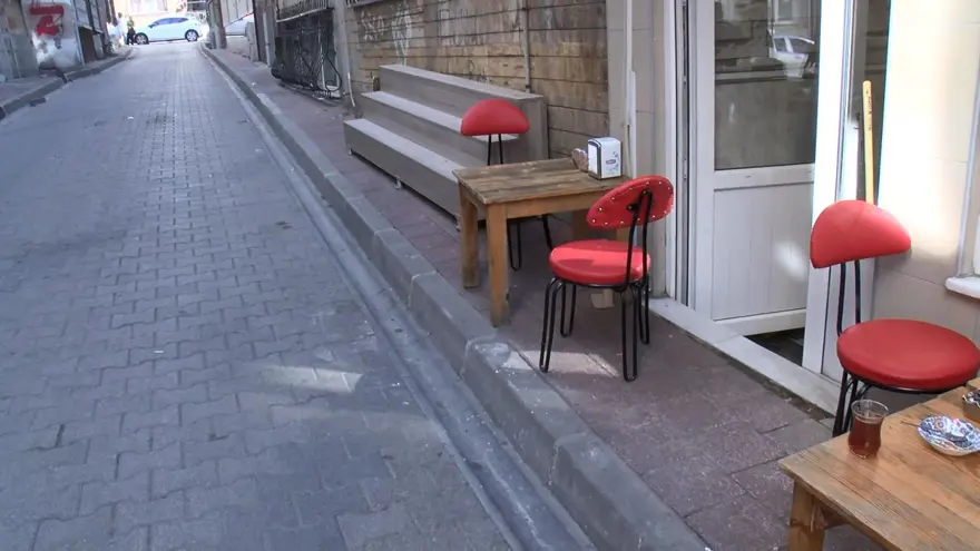 Fatih'te korku dolu anlar: Baygınlık geçirip otomobilin altında kaldı 4 Fatih'te korku dolu anlar: Baygınlık geçirip otomobilin altında kaldı 4