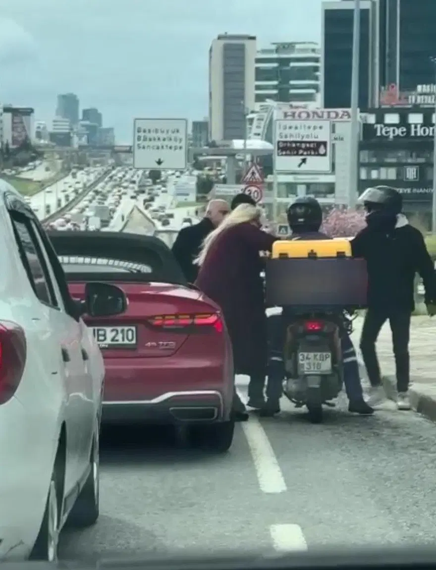 D-100'de korku dolu anlar: Tartıştığı motokuryeye silah çekti 2 D-100'de korku dolu anlar: Tartıştığı motokuryeye silah çekti 2