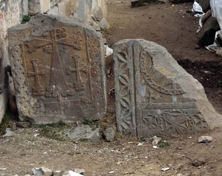 Bin 400 yıllık kilise ot ve saman deposu olarak kullanılıyor 6