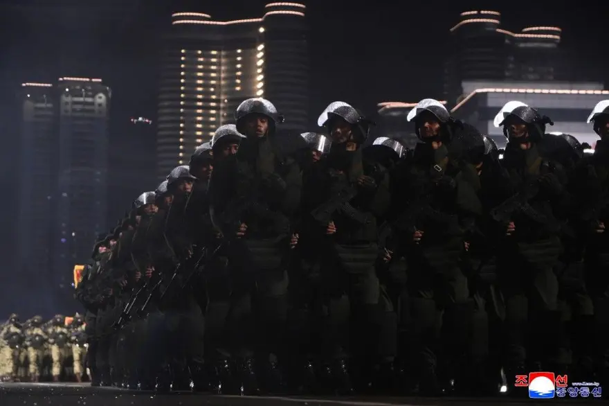 Kuzey Kore'den gözdağı: İktidar partisinin 80. yaşında füzeler sergilendi 3 Kuzey Kore'den gözdağı: İktidar partisinin 80. yaşında füzeler sergilendi 3