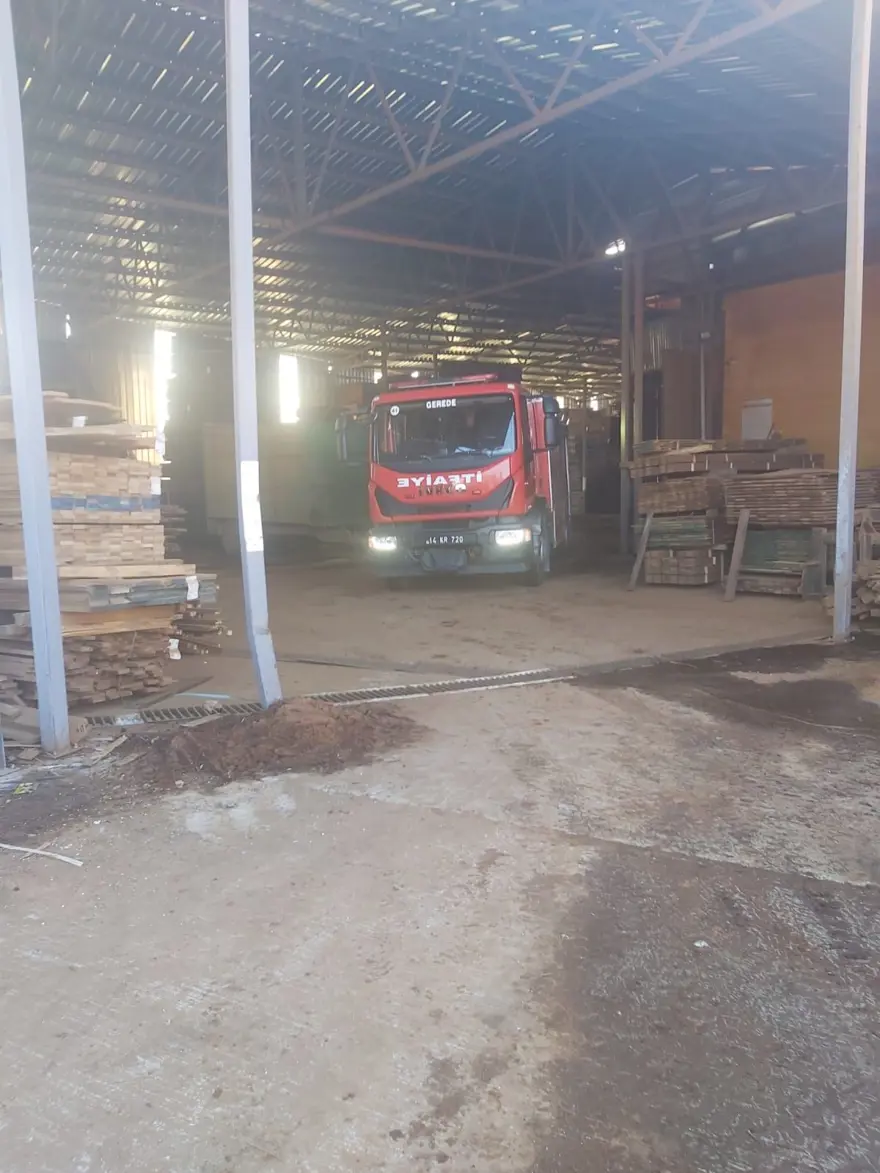 Oyuncu Necati Şaşmaz'ın fabrikasında patlama ve yangın 1