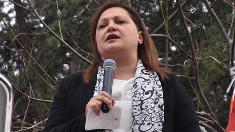 Burcu Köksal AK Parti'ye mi geçiyor? İl başkanından "telefonlara çıkmıyor" iddiası