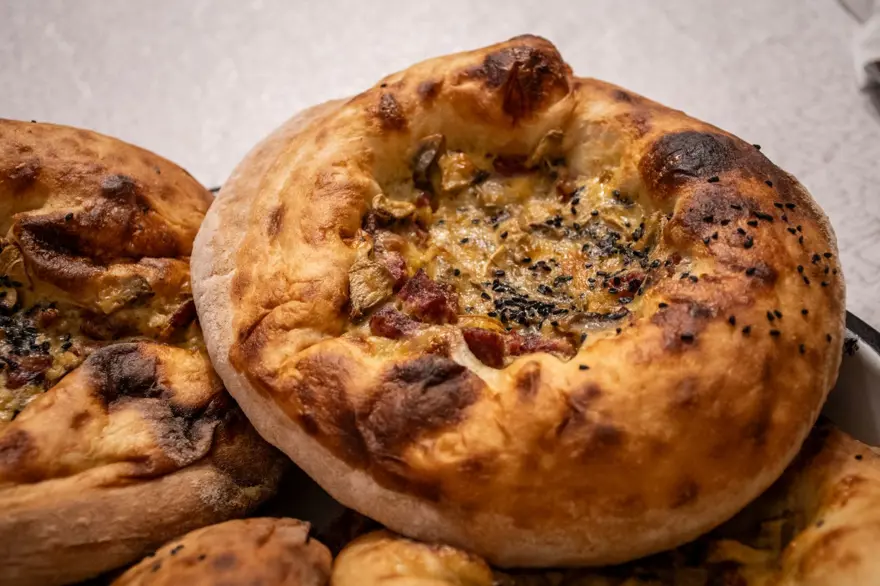 İftar sofralarının baş tacı: İçinde yumurta, et, tereyağı ve lor peyniri var 1