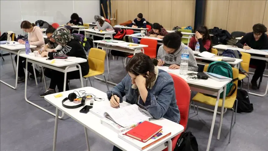 ÜNİVERSİTELER NE ZAMAN AÇILACAK? 1 ÜNİVERSİTELER NE ZAMAN AÇILACAK? 1