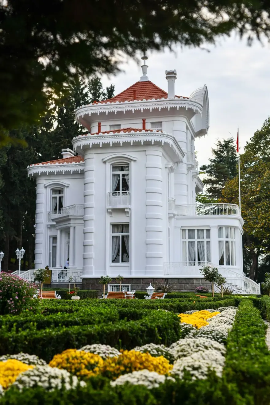 Atatürk Köşkü'ne ziyaretçi akını 