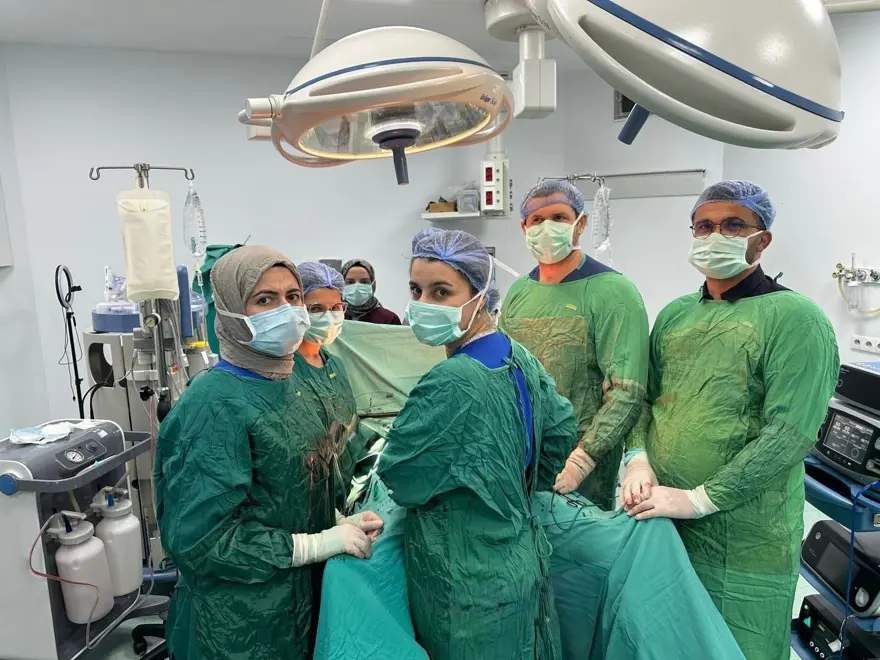 2 belirtiyle doktora gitti: Karnından çıkan şoke etti 1 2 belirtiyle doktora gitti: Karnından çıkan şoke etti 1