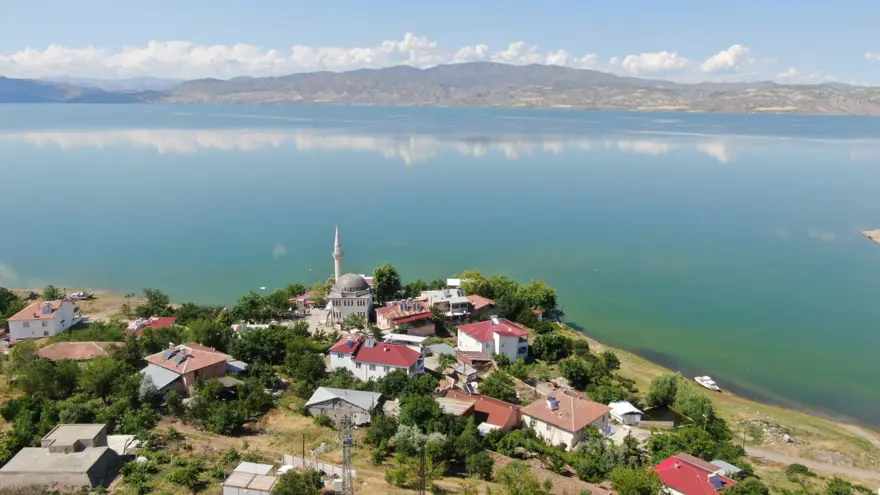 Baraj suları yükselince köy, yarımadaya dönüştü 5