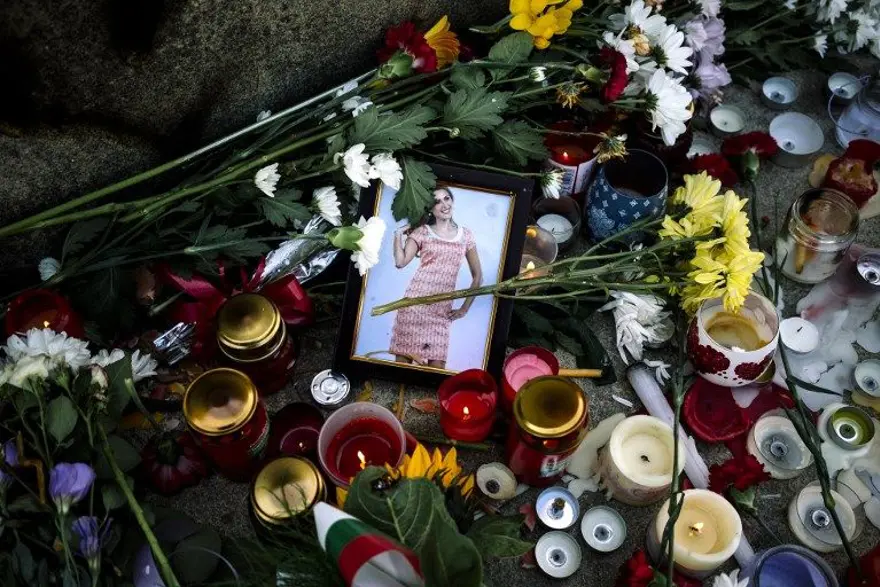 Bulgaristan gazeteci Marinova için yasta 10