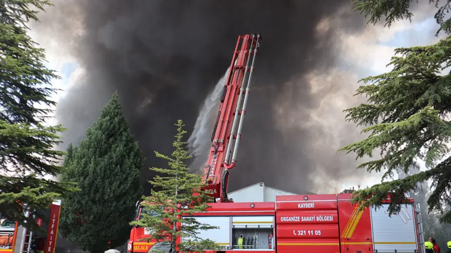 Kayseri'de sünger fabrikasında yangın 7 Kayseri'de sünger fabrikasında yangın 7
