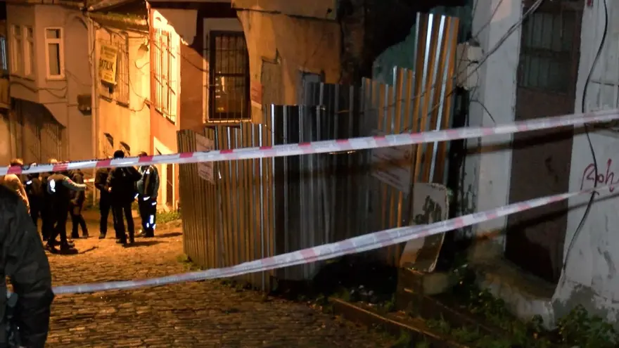 Çöken metruk bina Gökhan Özoğuz'a ait çıktı 