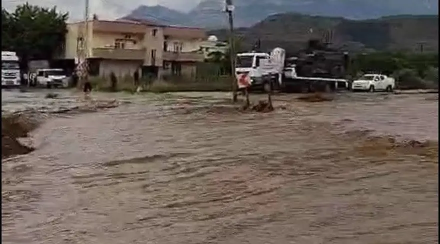 Şırnak’ta şiddetli yağış: Caddeler suyla doldu, ulaşımaksadı 5