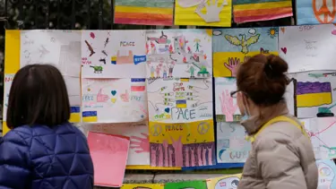 İtalya'daki okullarda cinsiyetsizlik sembollerine yasak geldi