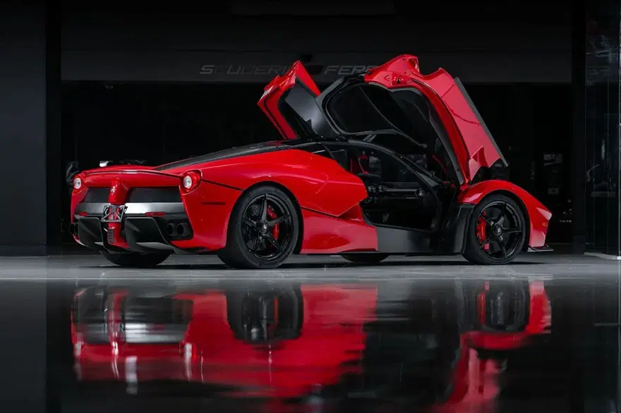 2015 Ferrari LaFerrari 17