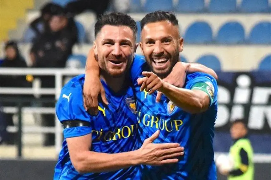 Galatasaray'ın eski yıldızından Okan Buruk'a övgü, Fenerbahçe'ye öneri: "Ligin tozunu attırırım | Mourinho'ya zaman verilmeli" 2