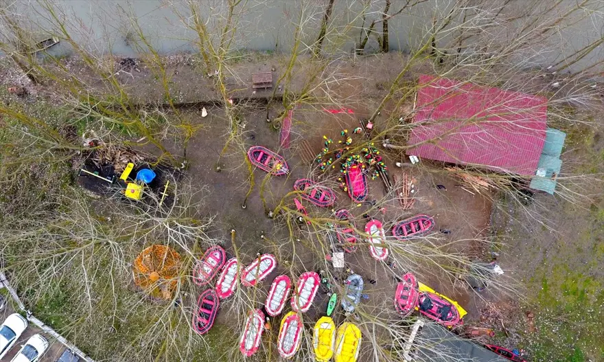Melen Çayı'nda rafting sezonu açıldı 1 Melen Çayı'nda rafting sezonu açıldı 1