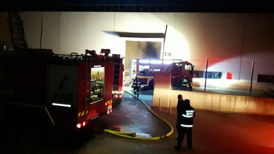 Kocaeli'de otomobil parçası üreten fabrikada yangın 4