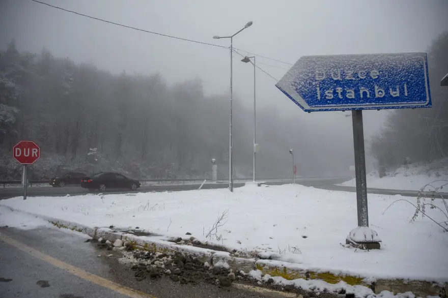 Bolu Dağı geçişinde kar yağışı 11