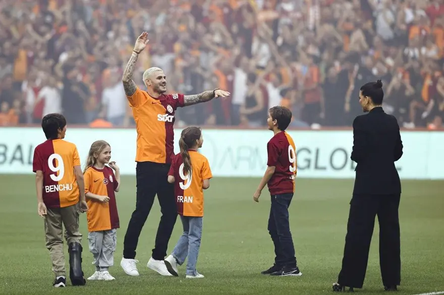 Aldatma iddiasına dava açan Wanda Nara ve Mauro Icardi davayı kazandı 3