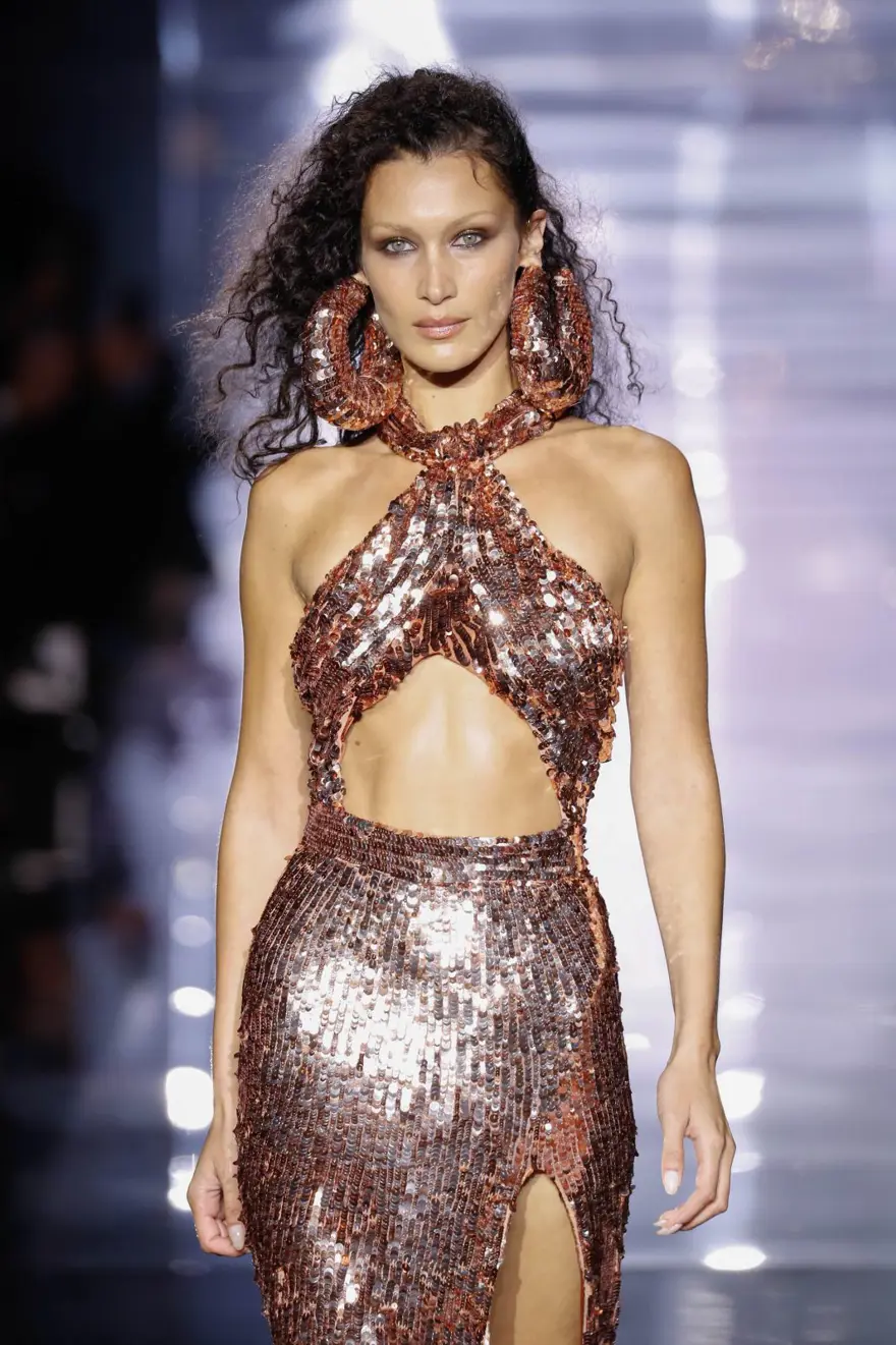 Yılbaşı  elbise önerileri: Işıltı ve gösterişi üst seviyede! 1