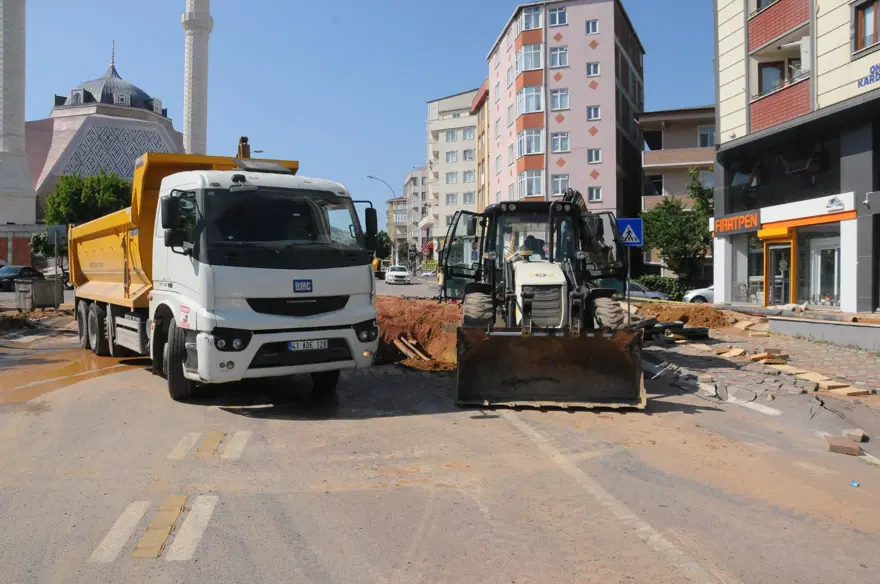 Kocaeli Gebze'de su borusu patladı, evleri su bastı 7