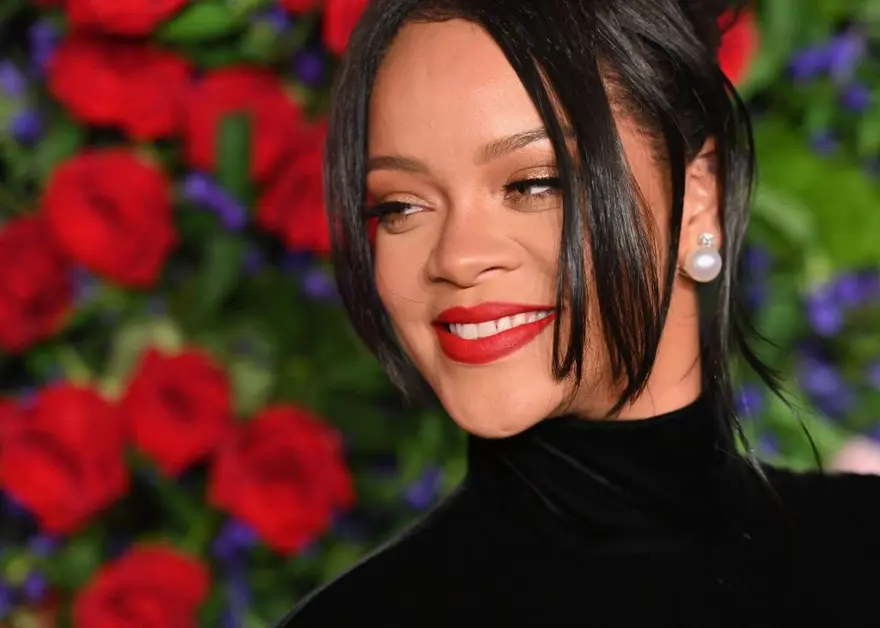 2023 Super Bowl'da Rihanna sahne alacak 4