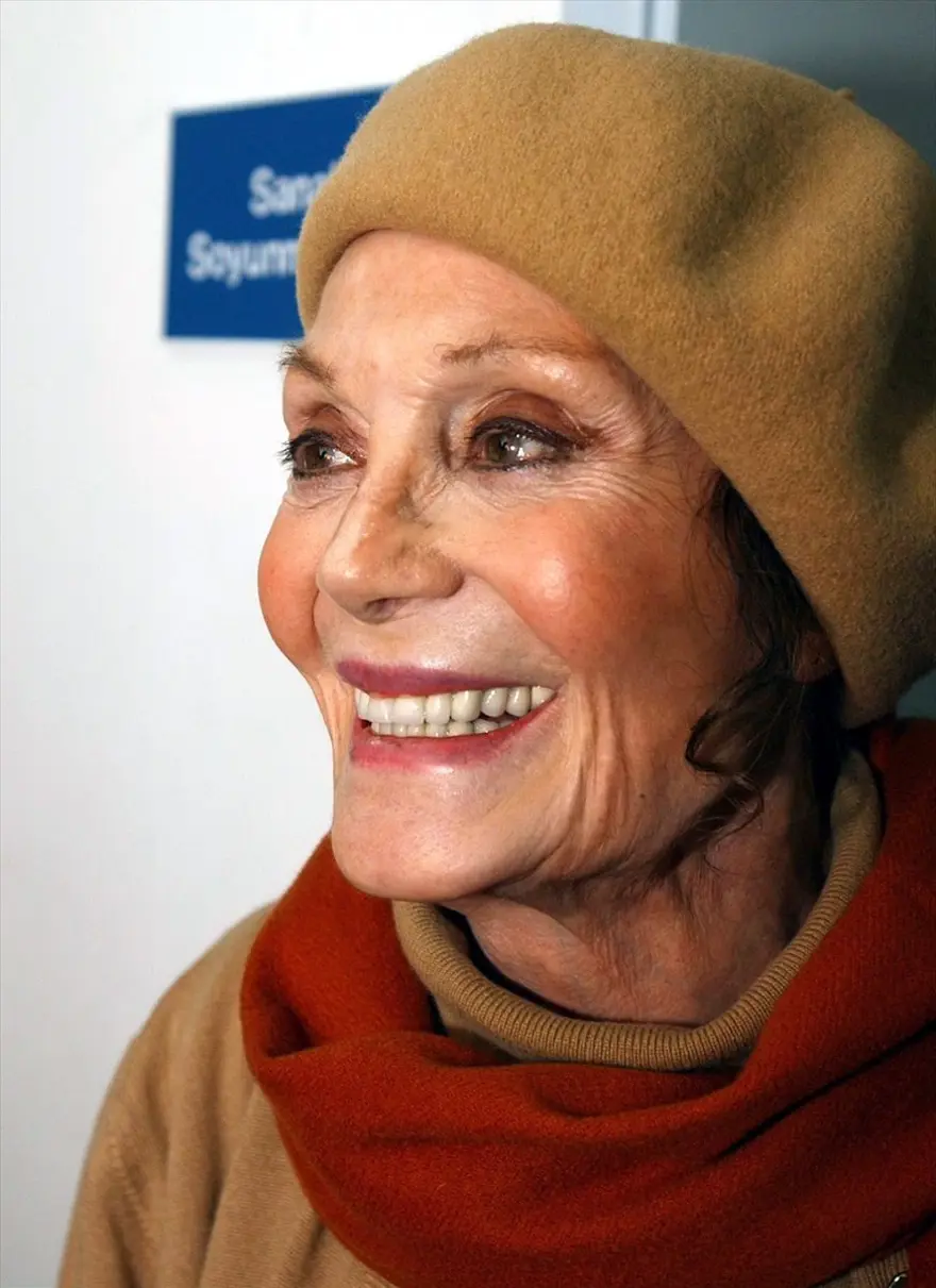 Usta sanatçı Yıldız Kenter son yolculuğuna uğurlandı 18