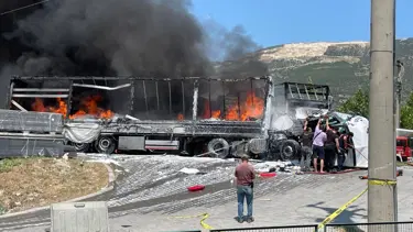 Sakarya'da üç TIR birbirine girdi: 1 ölü, 2 yaralı