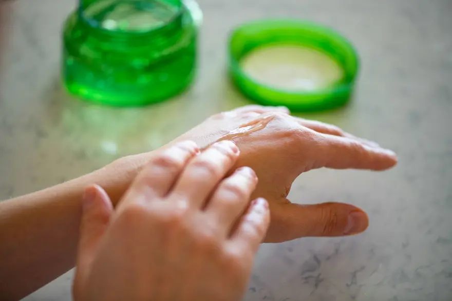 Hem kozmetik hem ilaç sektörünün vazgeçilmezi! Faydalarını duyan kullanmadığına pişman oluyor: 6 bin yıllık şifa kaynağı Hem kozmetik hem ilaç sektörünün vazgeçilmezi! Faydalarını duyan kullanmadığına pişman oluyor: 6 bin yıllık şifa kaynağı