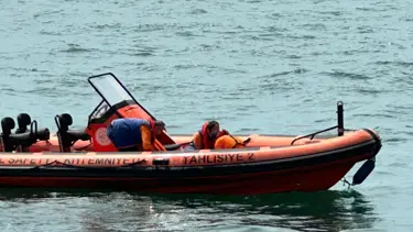 Vapurdan atlayan yolcuyu kıyı emniyeti ekipleri kurtardı