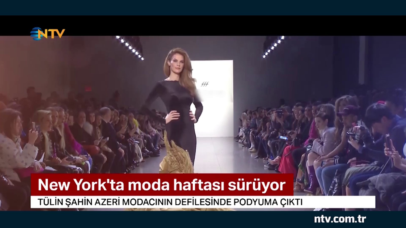 Tülin Şahin New York'ta podyuma çıktı