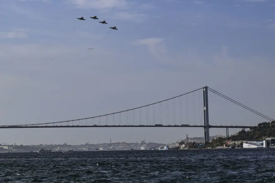 Türk Yıldızları ve SOLOTÜRK 100. yıl için İstanbul semalarında 35