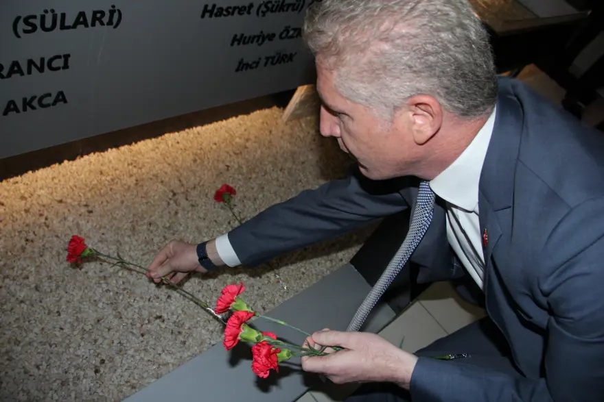 Sivas katliamında ölen 35 kişi için anma 3