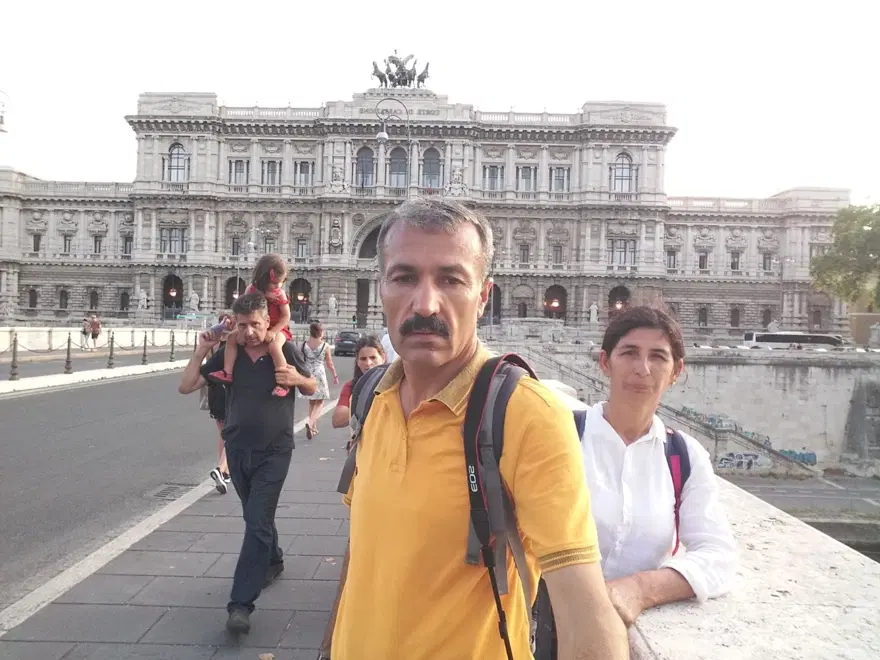 İnek satıp çıktıkları Avrupa turunda 15 ülkede 25 şehir gezdiler 14