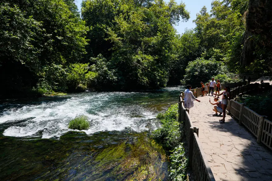 Büyük İskender'in atlarını suladığı Düden Şelalesi kurumak üzere 4