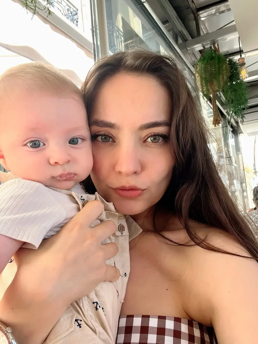 Zeynep Tuğçe Bayat'tan oğlu Atlas ile yeni kareler: Benziyor muyuz? 5 Zeynep Tuğçe Bayat'tan oğlu Atlas ile yeni kareler: Benziyor muyuz? 5