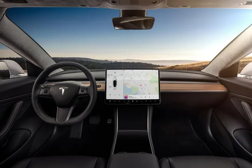 Tesla Model 3 ile Amerika'daki en hızlı yolculuğu yaptılar 3