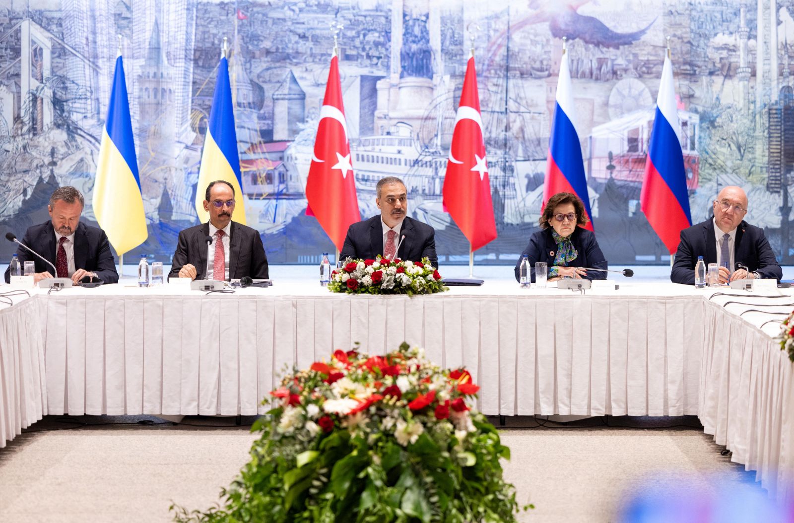 Barış masasında kritik gün: Türkiye-Rusya-Ukrayna görüşmesi sona erdi