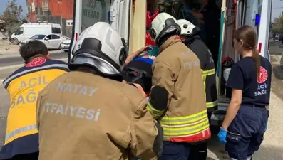 Hatay'da iki otomobil çarpıştı: Altı yaralı